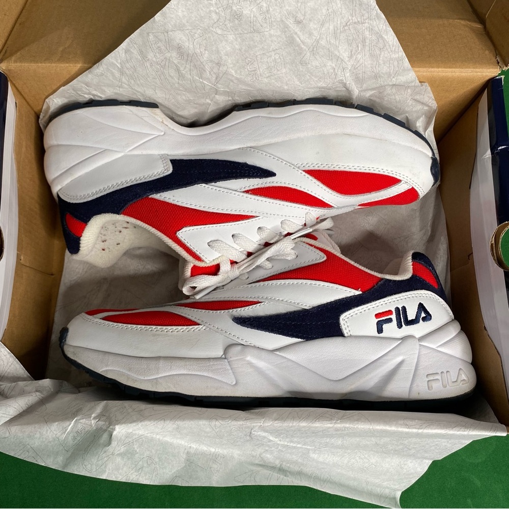 Women’s Filas - Picture 3 of 3